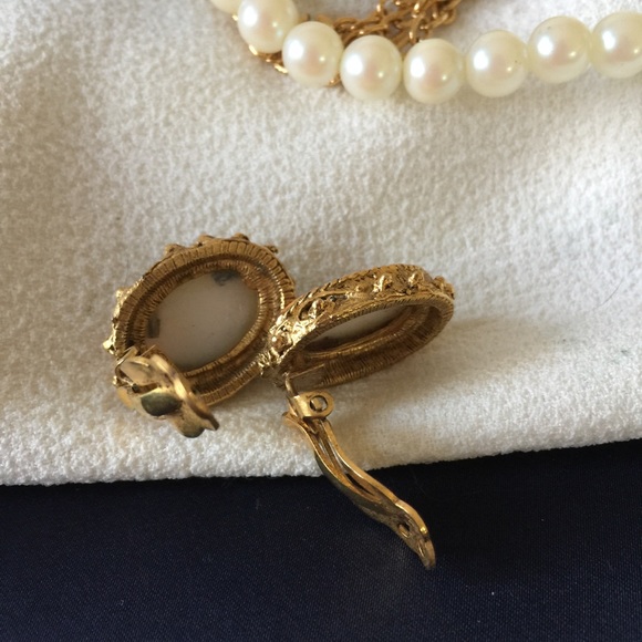 Victorian Gold Trim Elegant Ladies Vintage Clip Back Earrings